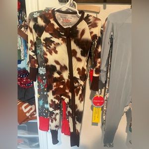 Bamboo Cow print Convertible Footie Sleeper New (Size 6-12 Month) 🐮